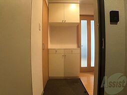 玄関です。ご覧の通り広々としていますね。