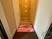 玄関の様子です。明るい印象ですね。気分もあがりそう。