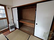 押入を開けてみました。たっぷり入りますね～