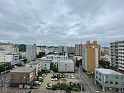 窓からの日光は気持ちを明るくしてくれますよ。