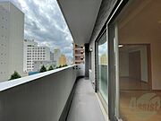 バルコニーは幅があり、広い印象を受けました。