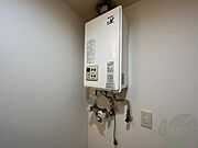 給湯器は簡単操作で温度調整ができますよ。