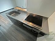 キッチンはスペースも広々していて使いやすそうですよ！