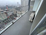 バルコニーです。洗濯物を干したり一息ついたりできますね！