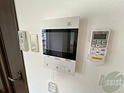 TVモニター付インターホンです。来客者の顔が見えるので安心！