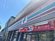 セブンイレブン札幌南9条西7丁目店 357m