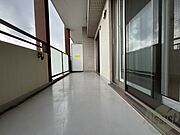 バルコニーです。洗濯物を干すもよし、一息つくもよしですね。
