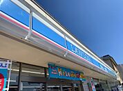 ローソン札幌南6条西二丁目店 77m