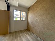 寝室です。部屋をどう使うかはあなた次第です！