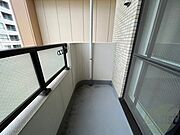 バルコニーが付いていますので一息ついてみてはいかがですか。