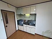 キッチンはスペースも広々していて使いやすそうですよ！