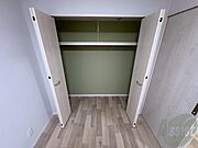 収納もバッチリあるのでお部屋が片付きますよ！