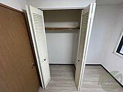 クローゼットがありました。お洋服や荷物はここへ