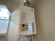 給湯器は簡単操作で温度調整ができますよ。