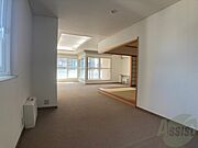 リビングを別角度から撮りました。窓が大きく明るいです！