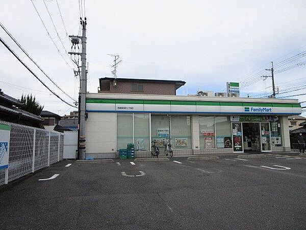 画像28:ファミリーマート 高槻宮田町二丁目店 徒歩11分。 860m