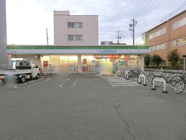 画像20:ファミリーマート茨木中央通店 徒歩3分。 170m