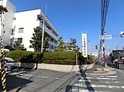 大阪府茨木警察署 徒歩97分。 7700m