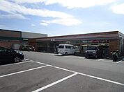 セブンイレブン 高槻日吉台口店 徒歩12分。 930m
