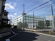高槻市立若松小学校 徒歩6分。 430m
