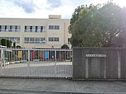 茨木市立穂積小学校 徒歩112分。 8940m