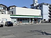 ファミリーマート東淀川大桐一丁目店 徒歩8分。 630m