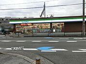ファミリーマート茨木三島中学校南店 徒歩21分。 1670m