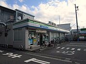 ファミリーマート　正雀駅前店 徒歩5分。 370m