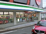 ファミリーマート阪急総持寺駅前店 徒歩8分。 570m