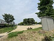 豊里中央公園 徒歩13分。 1010m