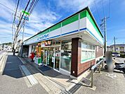 ファミリーマート藤沢渡内店 徒歩3分。 220m