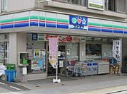 スリーエフ鎌倉八幡宮前店 徒歩3分。コンビニ 180m
