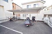 閑静な住宅街にございます。日当たり良好です。
