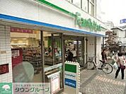 ファミリーマート横須賀追浜店 徒歩6分。コンビニ 470m