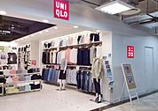 ユニクロ大船ルミネウィング店 586m
