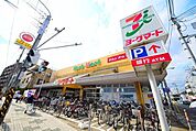 ヨークマート立場店 954m
