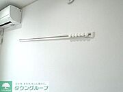 壁掛けハンガーレール付き