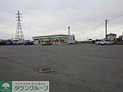 ファミリーマート 坂東大橋南店 徒歩14分。 1090m
