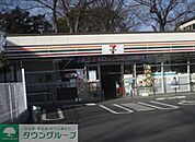 セブンイレブン熊谷市役所前店 徒歩11分。 870m