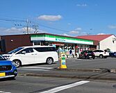 ファミリーマート 深谷国済寺店 徒歩12分。 950m