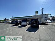 ファミリーマートながおかや寄居店 徒歩12分。 920m