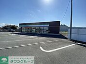 ファミリーマート寄居店 徒歩11分。 860m