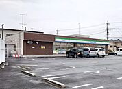 ファミリーマート ヤマキ東方店 徒歩8分。 570m