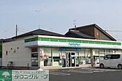 ファミリーマート熊谷拾六間店 徒歩3分。 220m