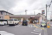 セブンイレブン鴻巣宮前原店 徒歩12分。 930m