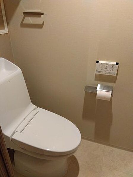室内(2026年1月)撮影。トイレです。温水洗浄便座です。