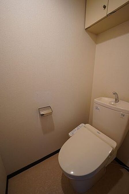 バスとトイレが別室なので、トイレの床濡れを気にせず、ゆったり湯船にも浸れます。