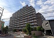 最寄りバス停より徒歩1分のため通勤・通学に便利です。