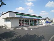 ファミリーマート 300m