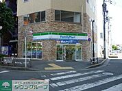 ファミリーマート福生駅前店 徒歩5分。コンビニ 350m